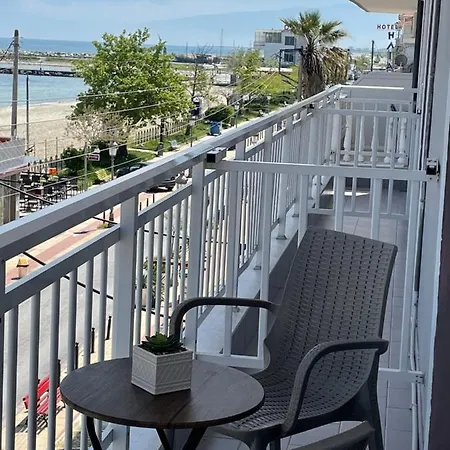 Nisel Seaside Apartment