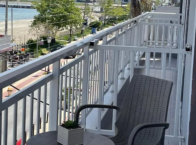Nisel Seaside Apartment